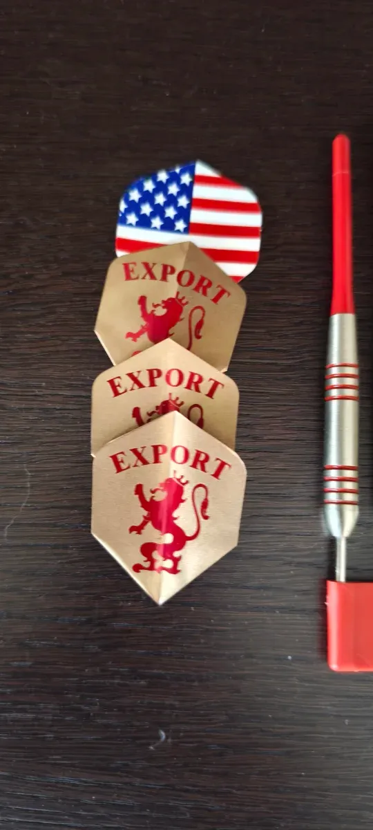 Dardos de acero con accesorios