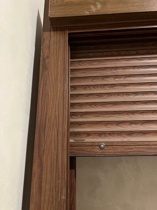 Puerta balconera con persiana