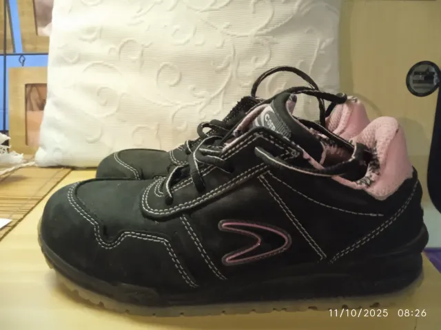 Zapatillas de protección Cofra mujer negras y rosa