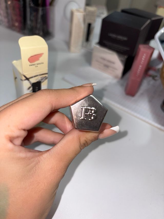 Fenty Beauty Gloss Bomb Sweet Mouth 04