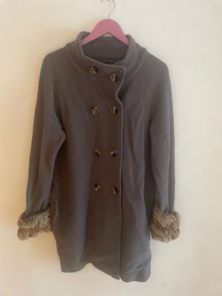 Abrigo gris Zara con doble botonadura