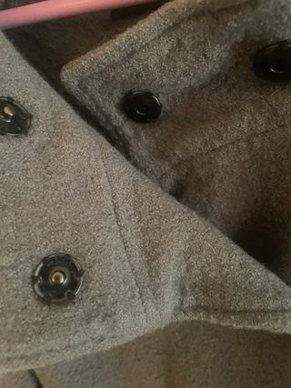 Abrigo gris Zara con doble botonadura