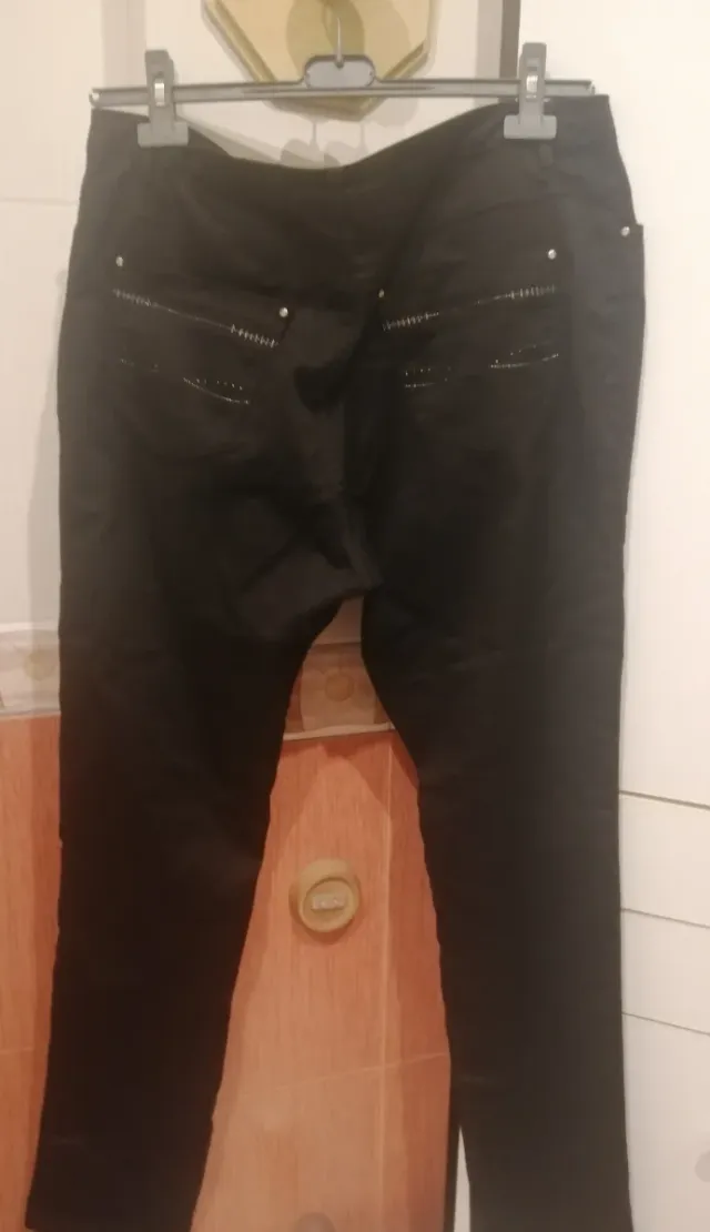 Pantalón elástico negro
