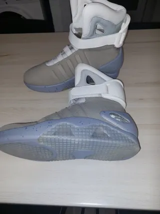 Zapatillas Adidas Grises y Blancas