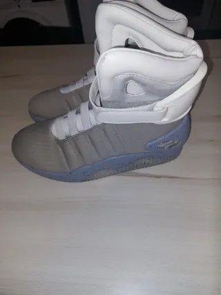 Zapatillas Adidas Grises y Blancas