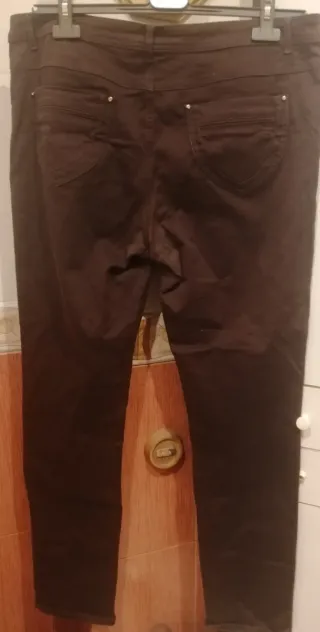 Pantalón marrón