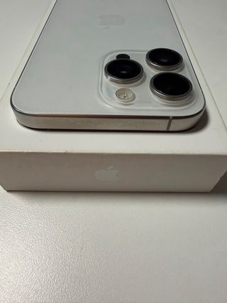 Batteria bianca all'89% per iPhone 15 Pro Max