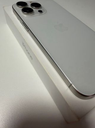 Batteria bianca all'89% per iPhone 15 Pro Max