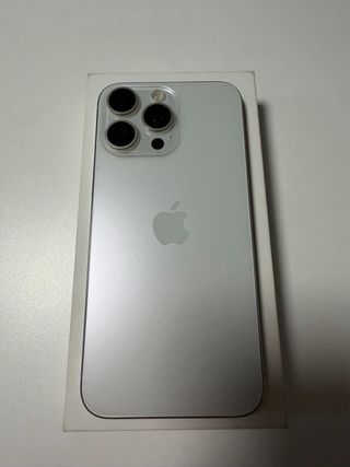 Batteria bianca all'89% per iPhone 15 Pro Max
