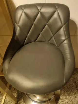 Cadeira alta giratória com ajuste de altura