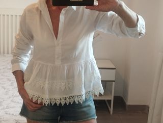 Blusa blanca con encaje