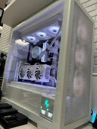 PC Gaming Intel i7 14700KF RTX 5070 32GB DDR5