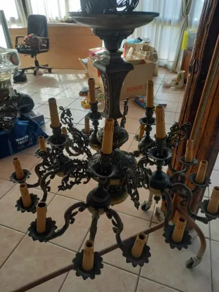 Lampadario in ferro battuto stile antico