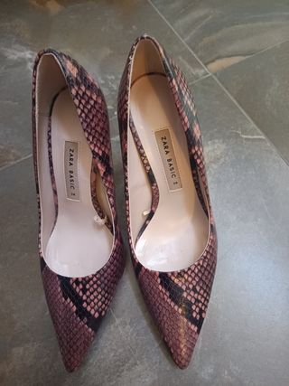 Zapatos de tacón Zara Basic estampado serpiente