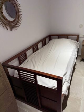 Cama doble de madera con dos colchones de calidad