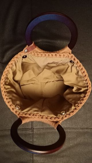 Borsa uncinetto marrone con manici rotondi