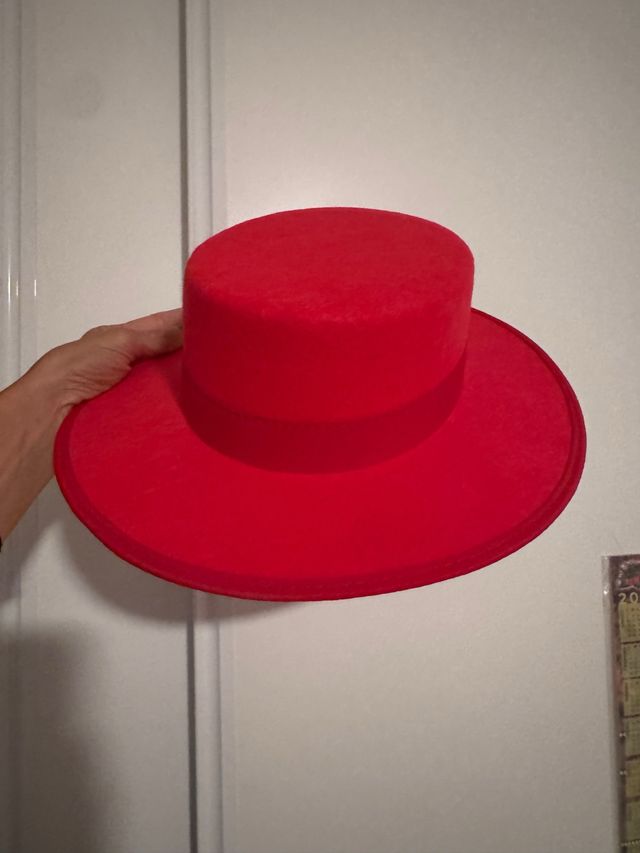 Sombrero de copa rojo para niña