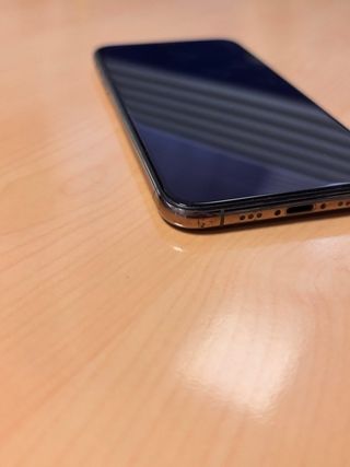 iPhone X - Custodia e cavo