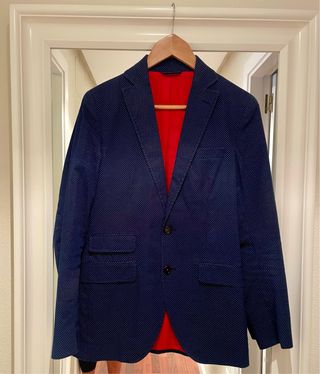 El Ganso Traje Azul con Puntos Rojos