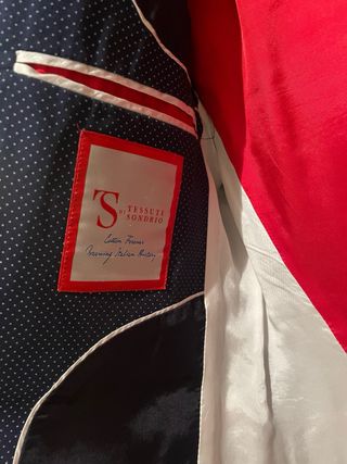 El Ganso Traje Azul con Puntos Rojos