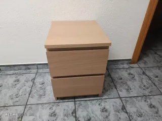 2 comodini, modello Malm, colore rovere.