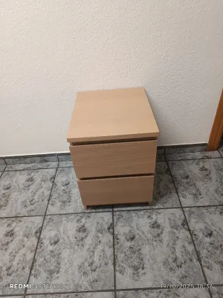 2 comodini, modello Malm, colore rovere.