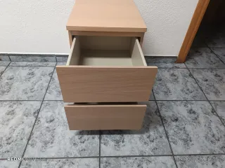 2 comodini, modello Malm, colore rovere.