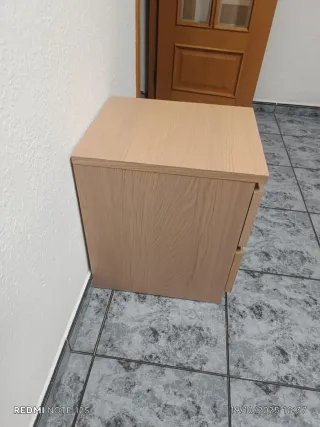 2 comodini, modello Malm, colore rovere.