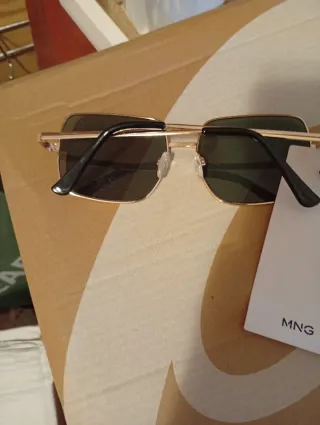 Occhiali da sole in oro Mango