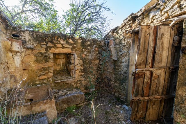 Finca rústica en lo alto de la montaña