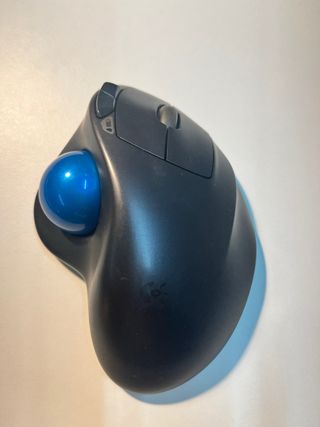 Ratón ergonómico trackball Logitech
inalinalámbric