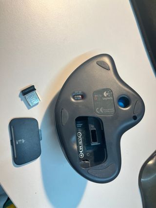 Ratón ergonómico trackball Logitech
inalinalámbric