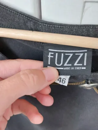 Camiseta FUZZI negra manga larga