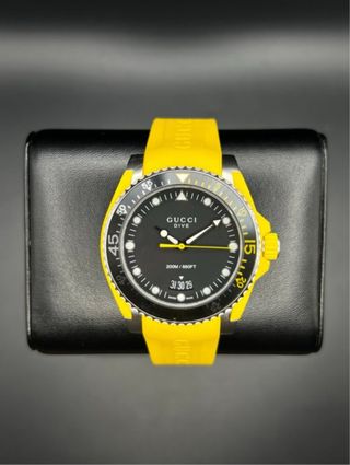 Reloj Gucci Dive 40mm Negro y Amarillo