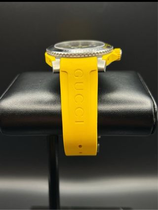 Reloj Gucci Dive 40mm Negro y Amarillo