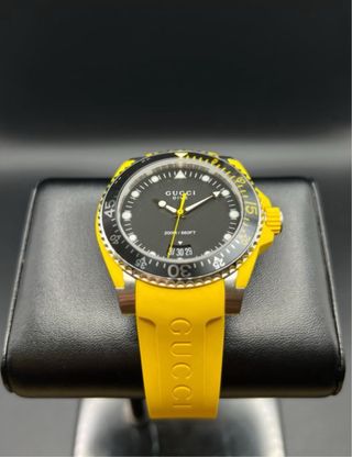 Reloj Gucci Dive 40mm Negro y Amarillo