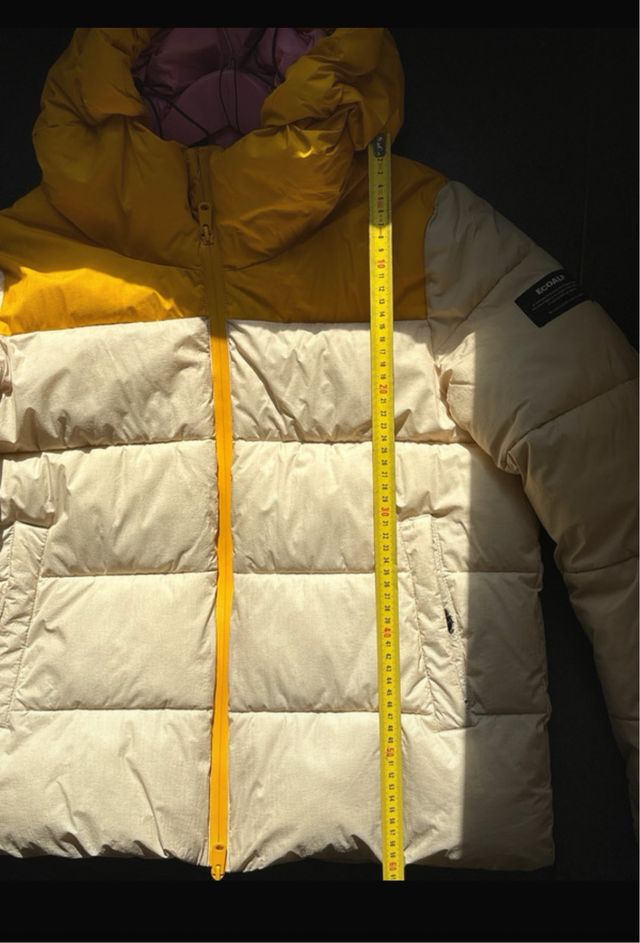 Abrigo Ecoalf beige y amarillo