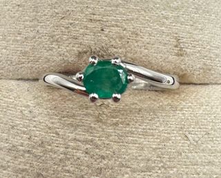 Anillo Oro 18kt esmeralda oval