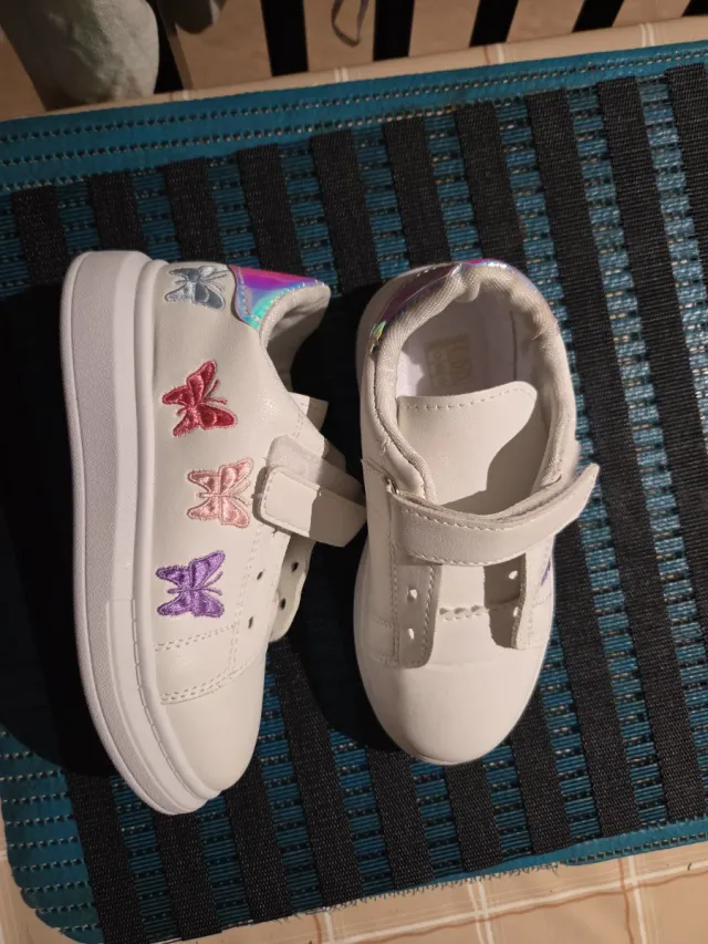 Zapatillas blancas niña mariposas Talla 30
