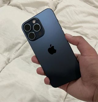 iPhone 15 Pro Max blu titanio