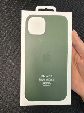 Custodia in silicone MagSafe verde per iPhone 13