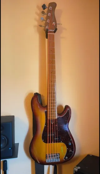 Bajo Marcus Miller P5 5 cuerdas Sunburst