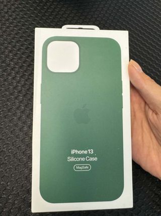 Custodia in silicone MagSafe verde per iPhone 13
