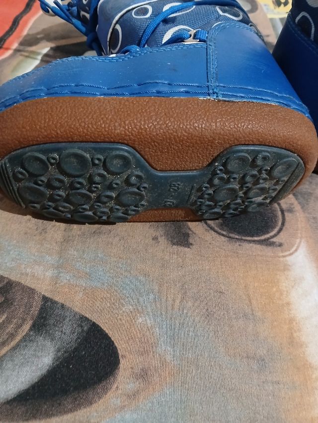 Botas de nieve azules para niños