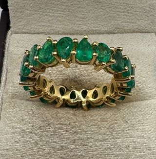 Anillo Oro 18 kt esmeraldas talla pera