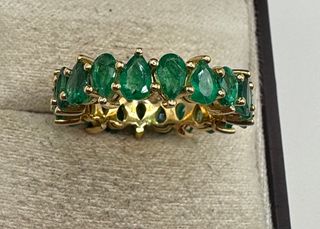 Anillo Oro 18 kt esmeraldas talla pera