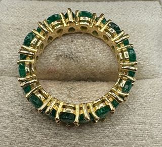 Anillo Oro 18 kt esmeraldas talla pera