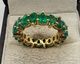 Anillo Oro 18 kt esmeraldas talla pera
