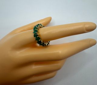 Anillo Oro 18 kt esmeraldas talla pera