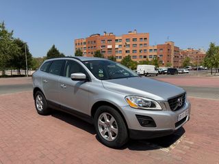 Volvo XC60 2.4D D5 AWD 5 PUERTAS 